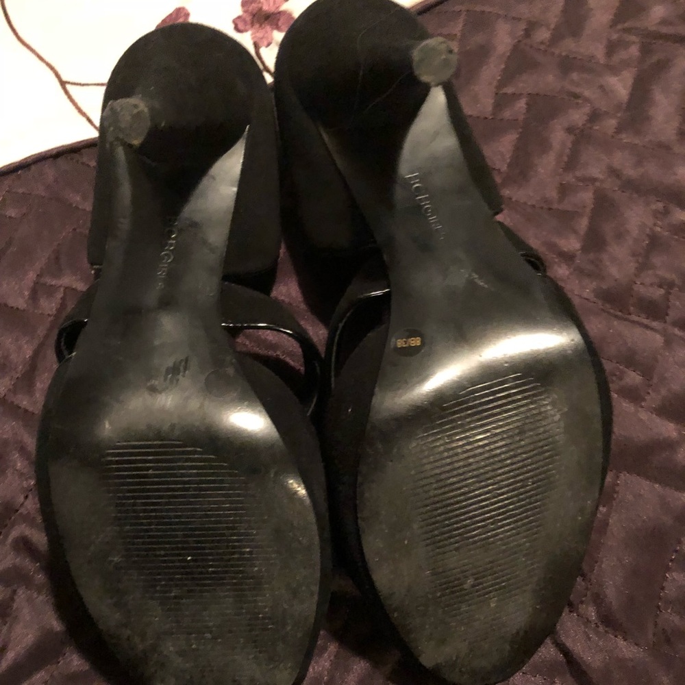 Shoes 👠 - Picture 3 of 4
